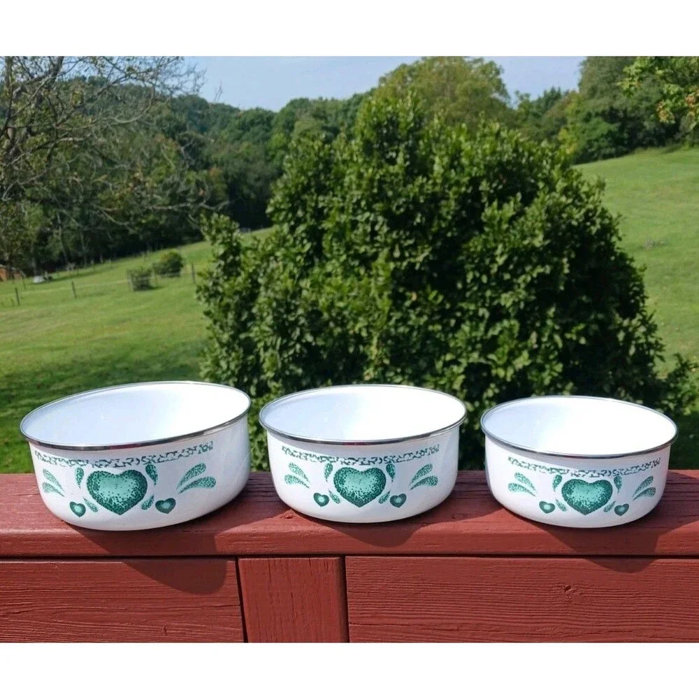 Vtg Set 3 Green White Sponge Heart Enamel Mixing Nesting Bowls Farmhouse Cottage